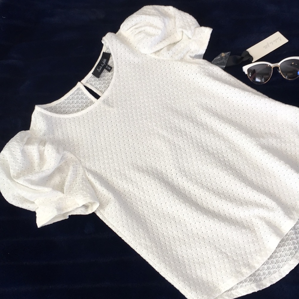 NWT White Textured Short Sleeve Crewneck Top - Picture 15 of 16